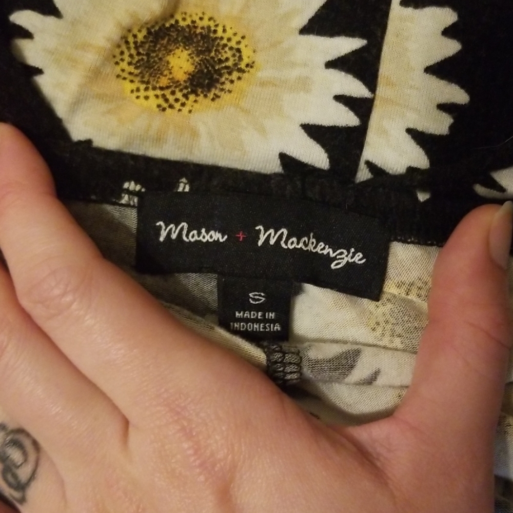 Given as gift with purchase**Flowy floral top - Picture 4 of 7